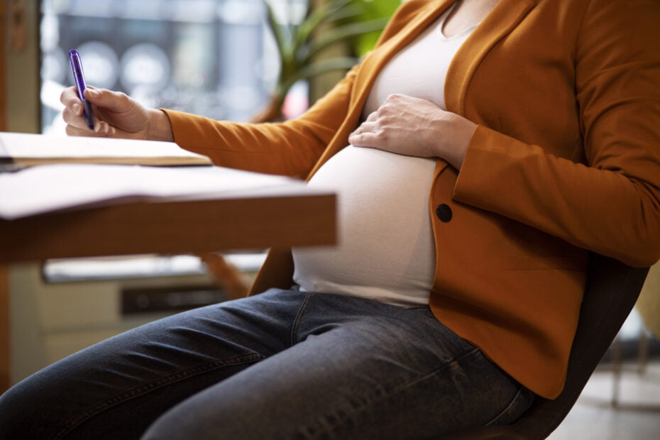 Direito Trabalhista após Licença Maternidade - Macro Advocacia.